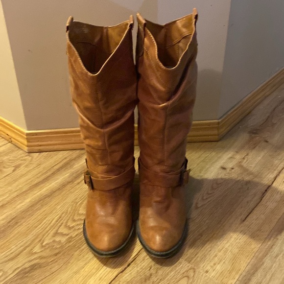 Steve Madden soft leather boots. - Picture 4 of 10